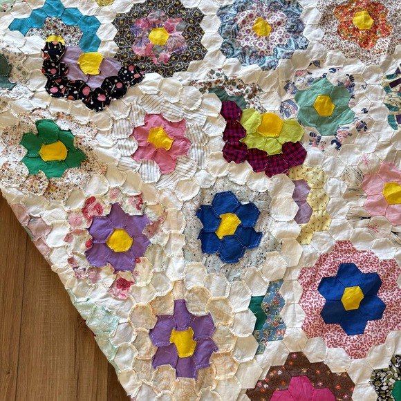 Vintage Grandmother's Flower Garden Quilt Top: Hand Sewn Project Piece 74" x 67" - Picture 7 of 11